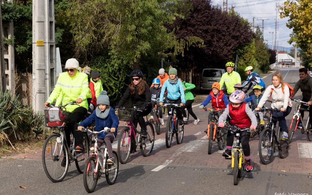 A szeles idő ellenére közel negyvenen indultak a családbarát kerékpáros körtúrán